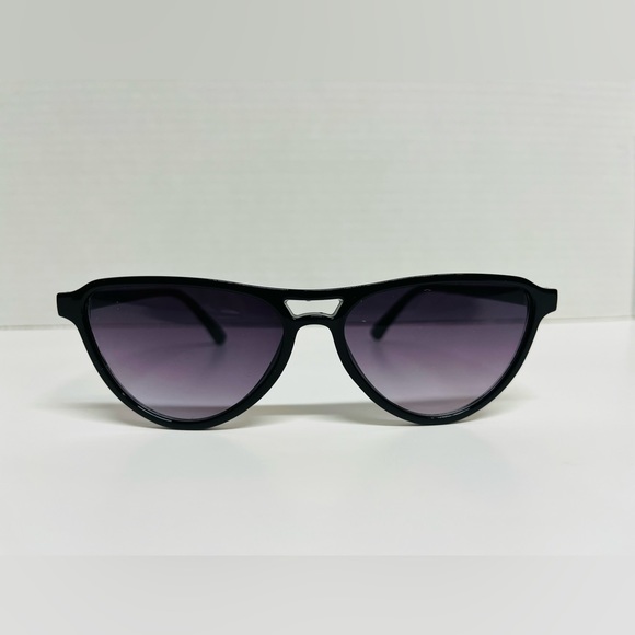 Accessories - Sunglasses Fashion Accessory Classy Black Sexy Cat eye Sunglasses w Purple Tent